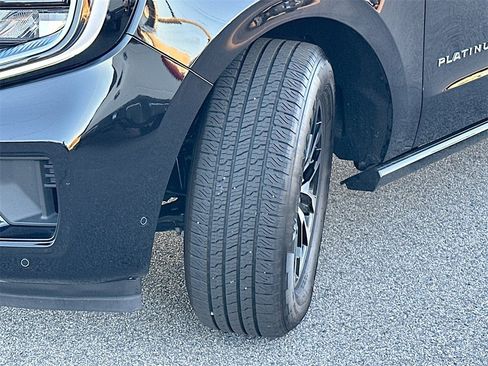 Used 2025 Ford Expedition Platinum image 25