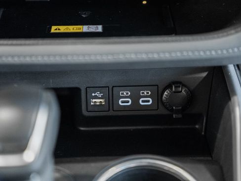 Used 2025 Toyota Highlander XLE AWD/4WD image 25