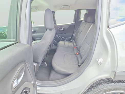 Used 2020 Jeep Renegade Latitude FWD image 16