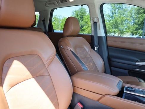 Used 2023 Nissan Pathfinder Platinum AWD/4WD image 42