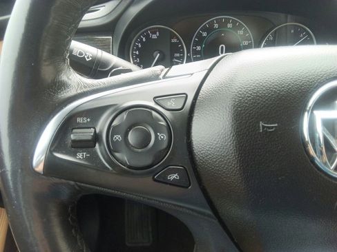 Used 2018 Buick LaCrosse Essence FWD image 21