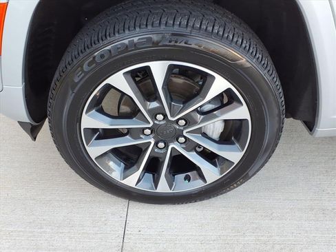 Used 2024 Jeep Grand Cherokee Overland w/ Trailer Tow Package image 13