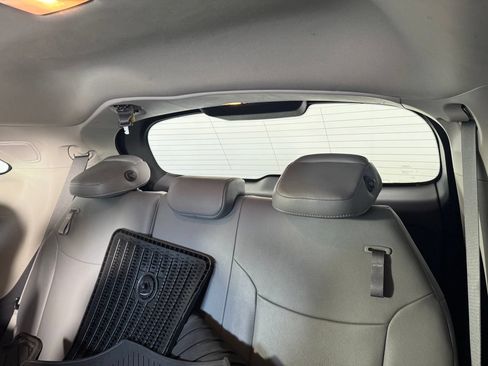 Used 2021 Toyota Sienna Limited FWD image 12