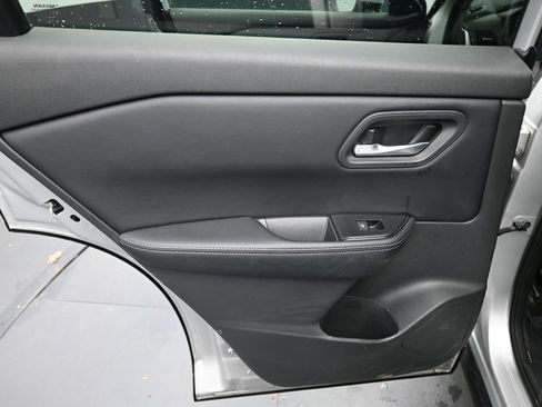 Used 2025 Nissan Rogue SV AWD/4WD image 21