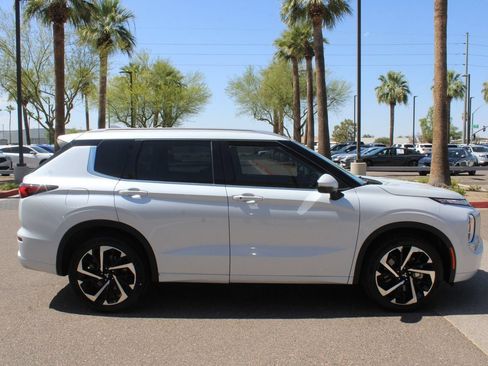 Used 2023 Mitsubishi Outlander SEL FWD image 6