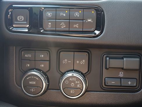 New 2026 GMC Yukon XL Denali w/ Denali Reserve Package AWD/4WD image 15