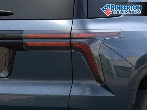 New 2026 Chevrolet Traverse LT w/ Driver Confidence Package AWD/4WD image 11