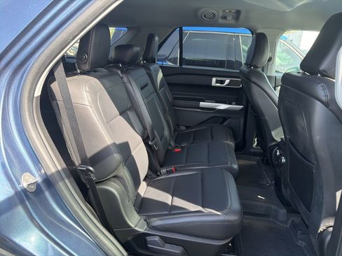 Used 2020 Ford Explorer XLT w/ Equipment Group 202A image 14