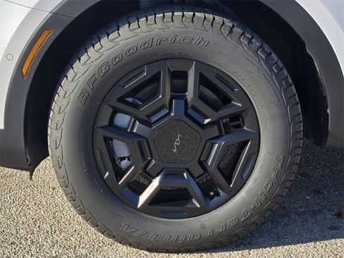 Used 2025 Kia Sorento SX Prestige image 11