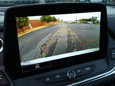 Used 2025 Chevrolet Blazer LT FWD image 6
