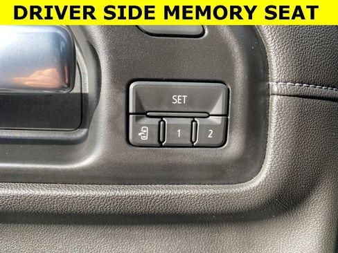 Used 2020 Chevrolet Silverado 2500 LTZ w/ LTZ Convenience Package image 18