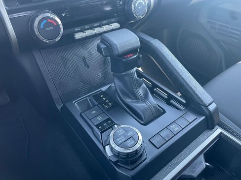 Used 2025 Toyota Tacoma TRD Off-Road image 39