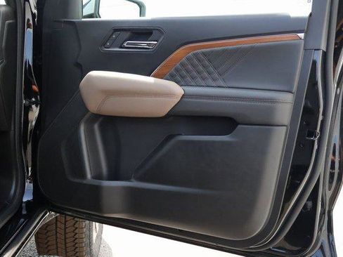 New 2025 GMC Canyon Denali image 7