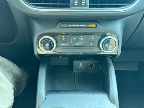 Used 2022 Ford Escape SE image 25