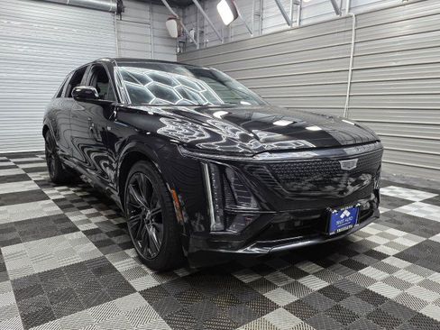 Used 2024 Cadillac Lyriq Sport AWD/4WD image 5