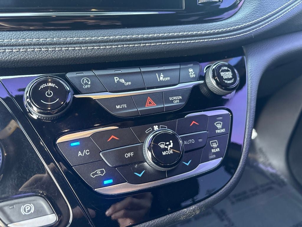 Used 2021 Chrysler Pacifica Touring w/ S Appearance Package FWD image 22