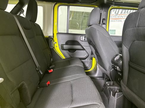 Used 2023 Jeep Wrangler Unlimited Sahara AWD/4WD image 25