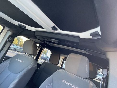 Used 2016 Jeep Wrangler Unlimited Sahara w/ Connectivity Group image 28