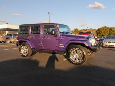 Used 2017 Jeep Wrangler Unlimited Sahara w/ Dual Top Group image 12