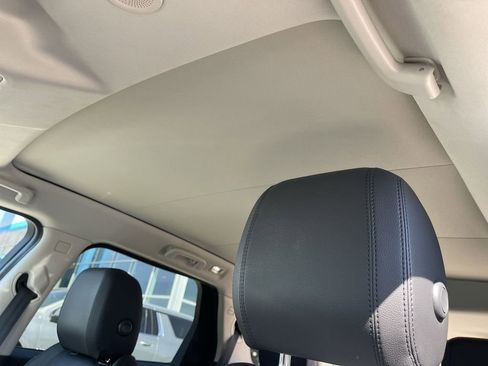 Used 2023 Land Rover Discovery Sport S image 22