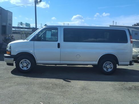 Used 2020 Chevrolet Express 2500 LT w/ LT Preferred Equipment Group image 4
