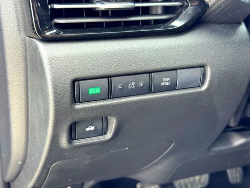 Used 2023 Nissan Sentra SR w/ SR Premium Package image 15