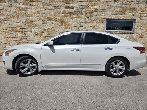 Used 2013 Nissan Altima 2.5 SV FWD image 1