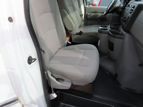 Used 2011 Ford E-350 and Econoline 350 Super Duty image 18