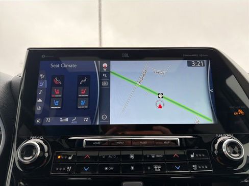 Used 2022 Toyota Highlander Limited image 17