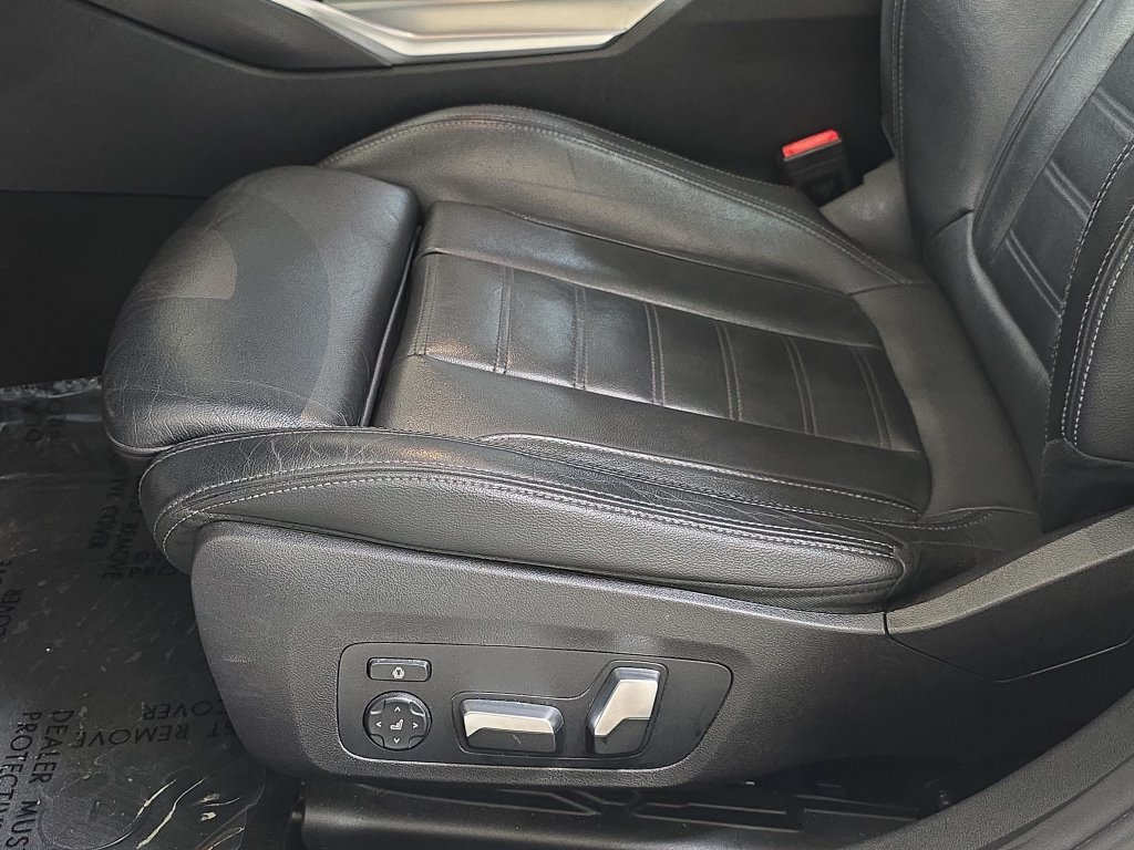 Certified 2020 BMW 330i Sedan w/ M Sport Package RWD image 25
