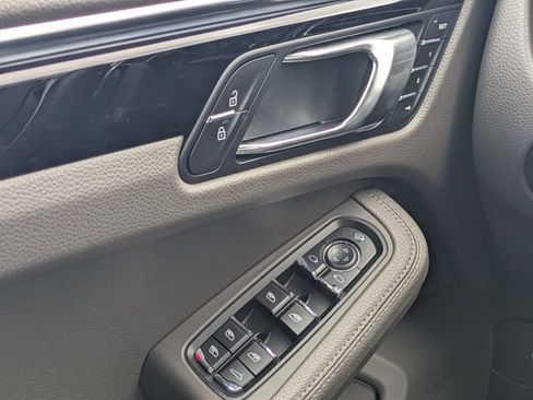 Used 2024 Porsche Macan AWD/4WD image 24