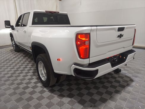Used 2025 Chevrolet Silverado 3500 High Country w/ High Country Premium Package AWD/4WD image 2