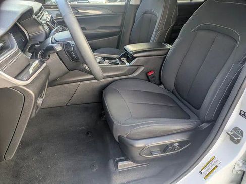 Certified 2023 Jeep Grand Cherokee Laredo image 14