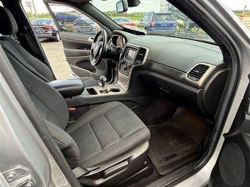 Used 2015 Jeep Grand Cherokee Laredo w/ Quick Order Package 23E AWD/4WD image 9