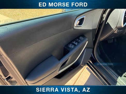 Used 2025 Kia Soul LX FWD image 18
