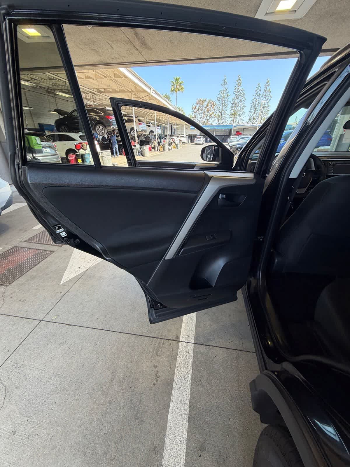 Used 2016 Toyota RAV4 LE FWD image 15