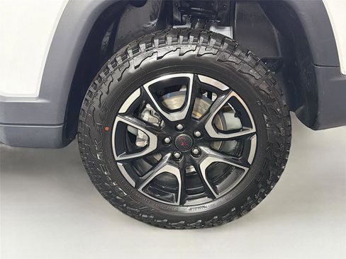 Used 2025 Jeep Compass Trailhawk AWD/4WD image 29