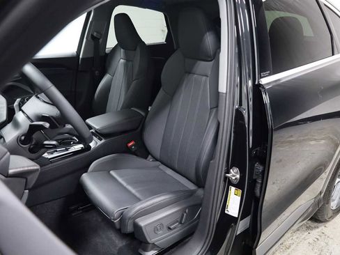 Certified 2025 Audi Q5 Prestige image 5