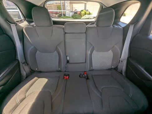 Used 2019 Jeep Cherokee Latitude w/ Popular Appearance Group AWD/4WD image 22