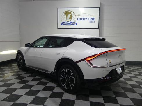 Used 2024 Kia EV6 Wind image 11