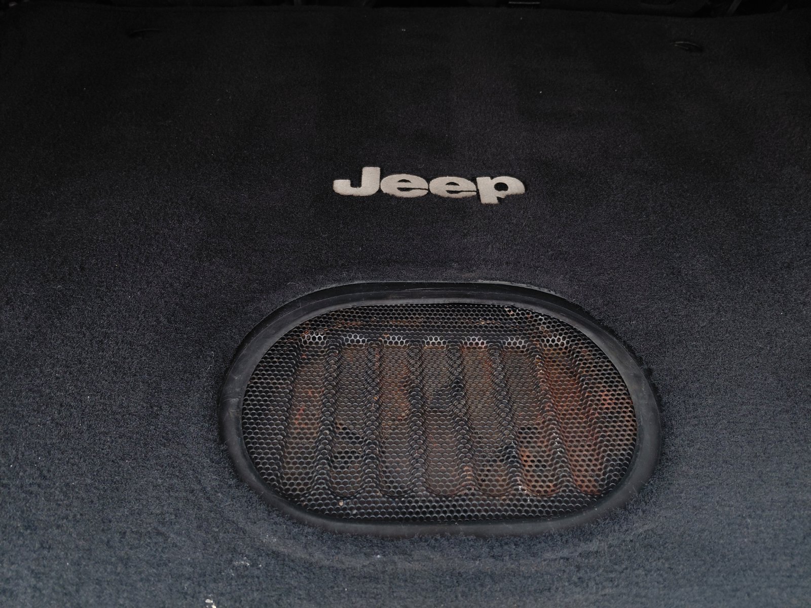 Used 2015 Jeep Wrangler Unlimited Sahara w/ Connectivity Group AWD/4WD image 12