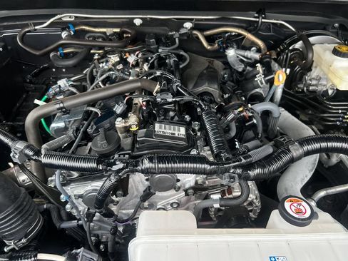 Certified 2025 Toyota Tacoma SR5 AWD/4WD image 23