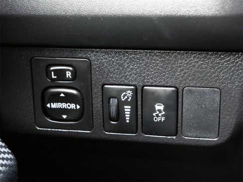 Used 2015 Toyota RAV4 LE image 22