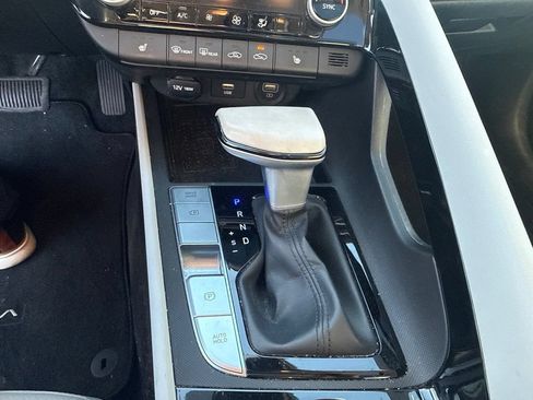 Used 2021 Hyundai Elantra Limited FWD image 18