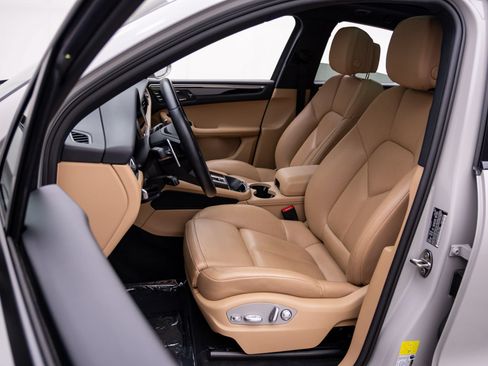 Used 2023 Porsche Macan AWD/4WD image 5