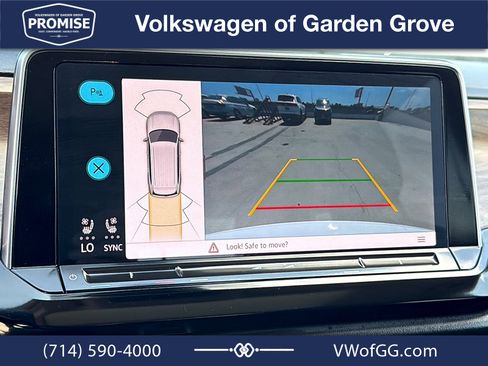Used 2024 Volkswagen Atlas SE w/ Panoramic Sunroof Package FWD image 25