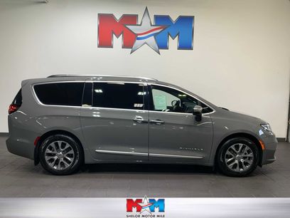 Used 2023 Chrysler Pacifica Pinnacle