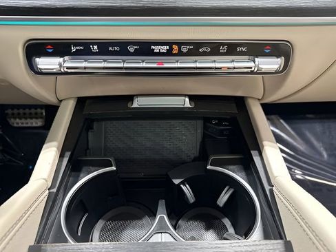 Used 2023 Mercedes-Benz GLS 450 4MATIC image 9
