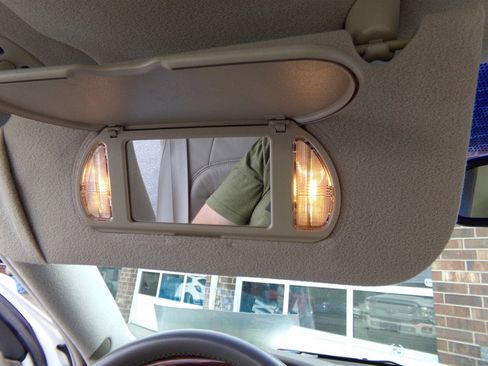 Used 2003 Cadillac De Ville Sedan w/ Comfort & Convenience Package image 43