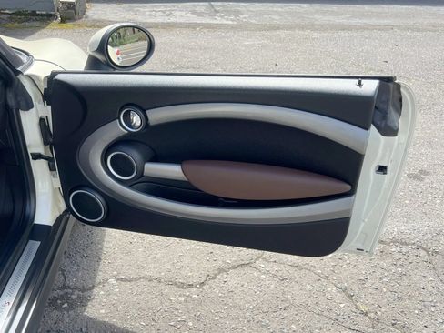 Used 2009 MINI Cooper S w/ Convenience Pkg FWD image 16